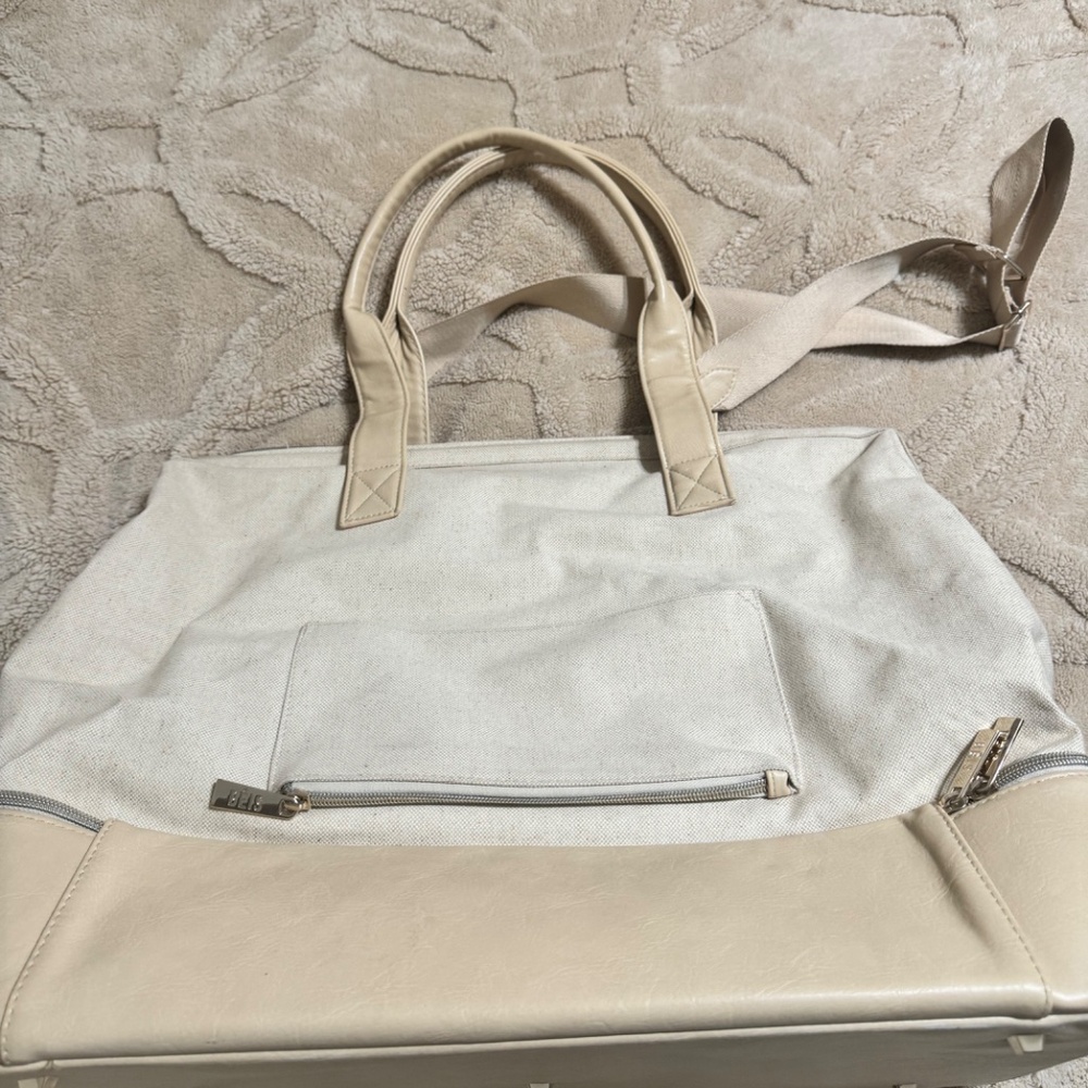 Beis Weekender - image 2